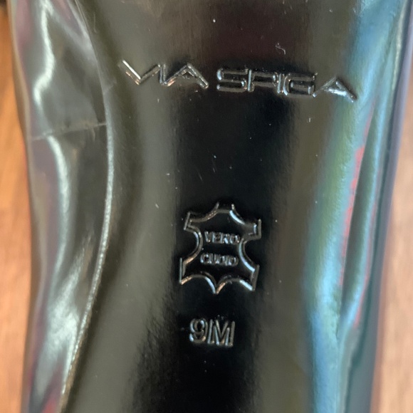 Via Spiga Black and Burgundy Heels - Picture 10 of 15